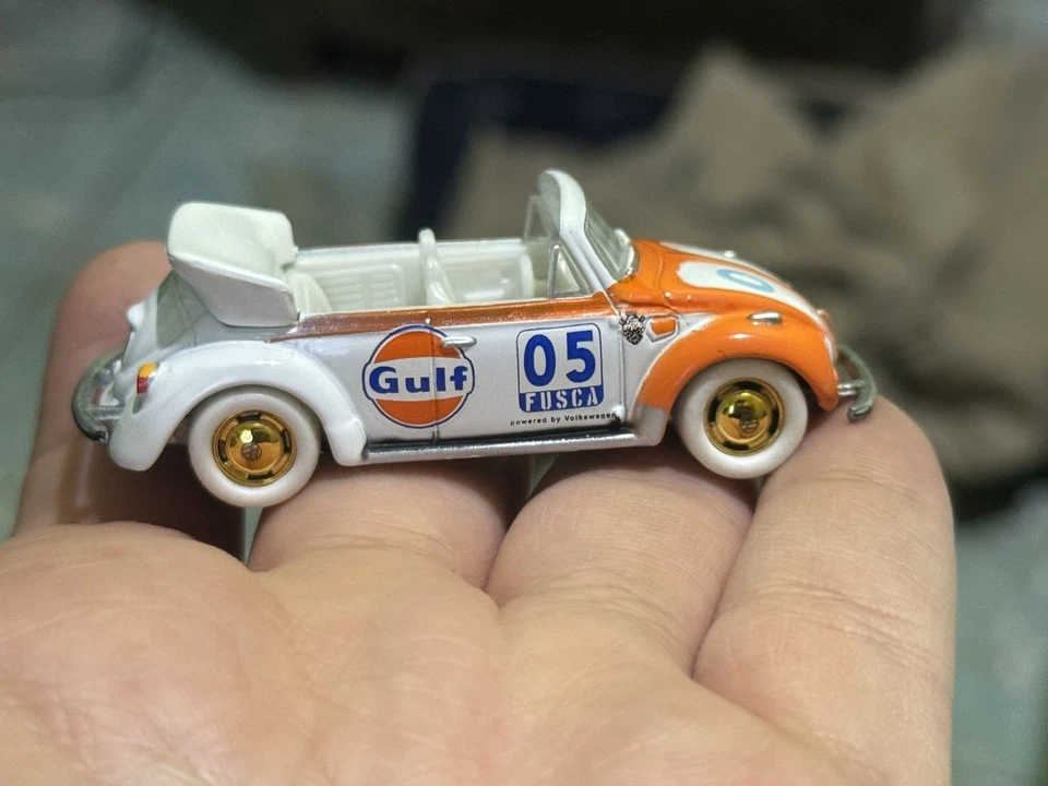 Johnny Lightning 1975 VW Beetle Gulf MgMinis Exclusive Chase White Lightning - Image 3 of 4