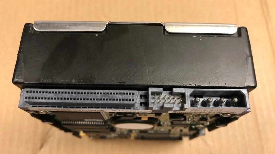 IBM DGVS 9.1GB 10K RPM 1M Ultra2Wide 68 Pin SCSI 1.6" High Internal HDD - Image 4 of 4