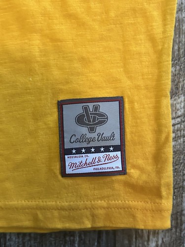 Brand New Mitchell & Ness Michigan Wolverine’s Long Sleeve Shirt Men’s Large - Picture 3 of 6