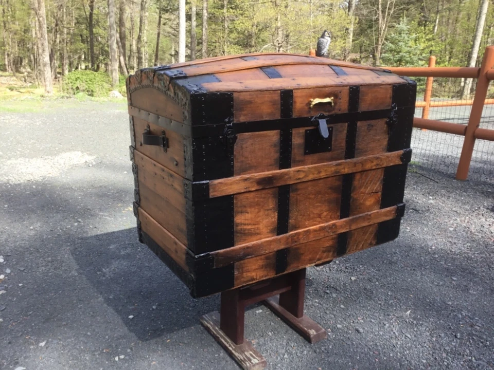 Antiguo baúl de vapor domo/restaurado Foto 4 de 4