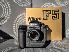 Nikon F5 mit Nikkor 50 mm 1.4 und OVP