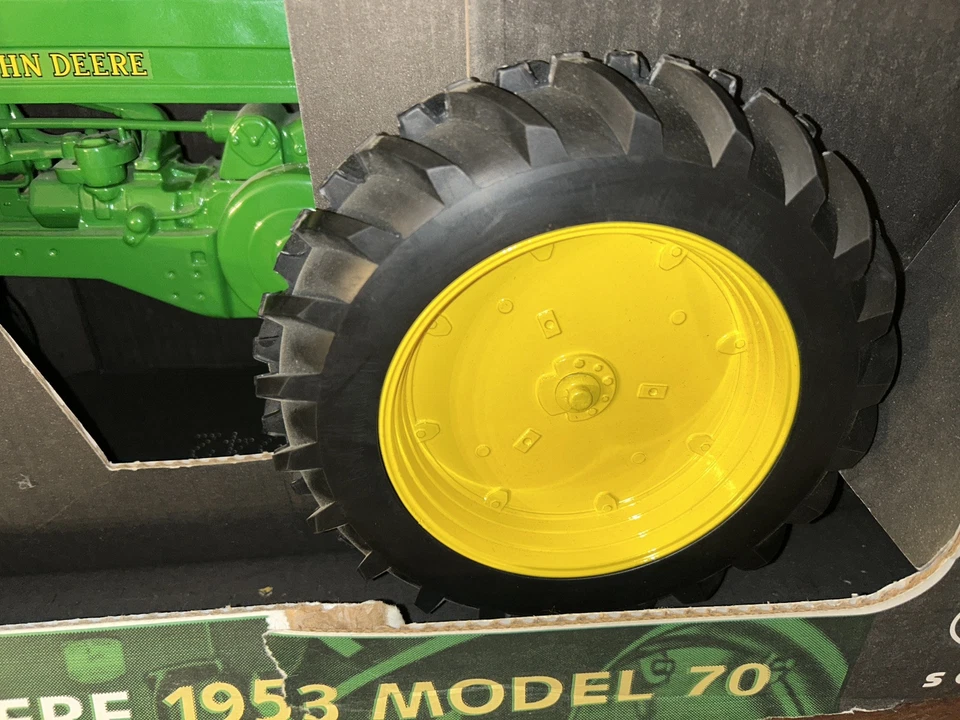 1/8 SCALE ERTL JOHN DEERE TRACTOR 1953 MODEL 70 NARROW FRONT WITH BOX FREE SHIP - Image 4 of 4