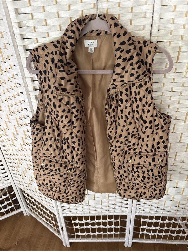 Crown & Ivy Quilted Puffer Leopard Print Vest sz L