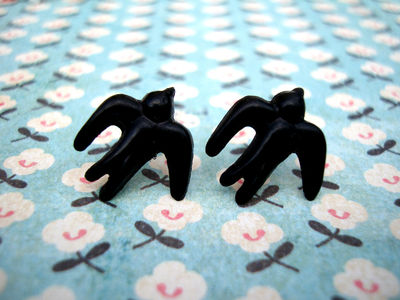 FUNKY SCHWARZE SCHWALBE VOGEL OHRRINGE NIEDLICH KITSCH RETRO PIN UP MATROSE ROCKABILLY 50er