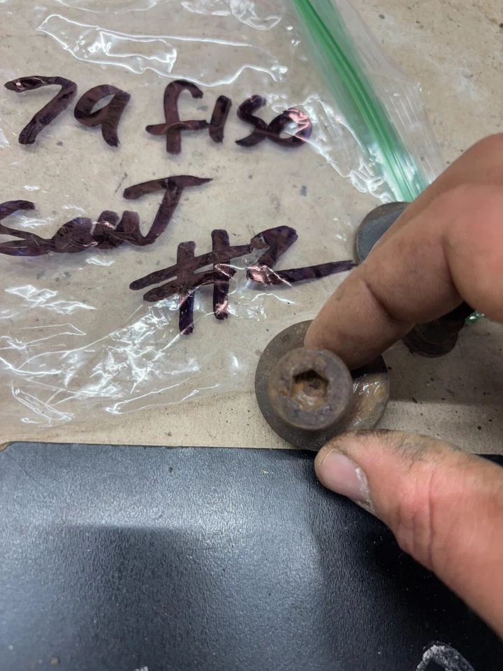 1973 1979 Ford F150 F250 F100 DOBRADIÇA DE ASSENTO STRIKER PARAFUSOS ALLEN CABEÇA OMBRO LAVAGEM - Imagem 4 de 4