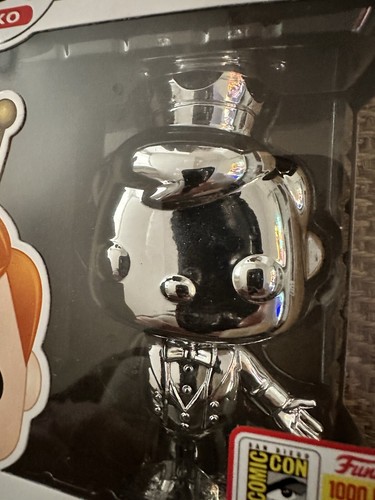 Funko Pop SE Freddy Funko Silver Chrome SDCC Fundays 2018 LE 1000 W/ Protector - Picture 3 of 12