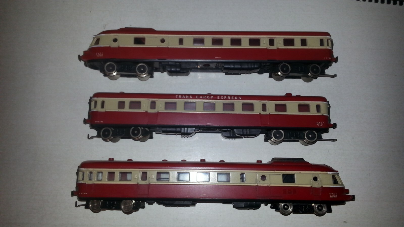 Lima-Tee Trans Europe Express-SNCF x 2780-Red and Cream Livery-GREAT Lima-Tee Trans Europe Express-SNCF x 2780-Red and Cream Livery-GREAT