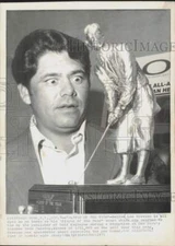 1971 Press Photo Golfer Lee Trevino With His "Player Of Year" Trophy In New York