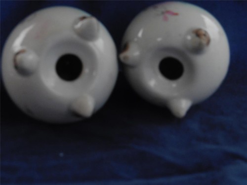 Vintage/Antique Porcelain Salt & Pepper Shaker w/Enamel trim Pink Roses design - Picture 3 of 7