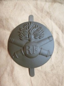 insigne rondache 1937 casque Adrian modèle 1926 Artillerie Armée Française 1940