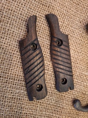 ww1 German ''Butcher'' (new type) Bayo Grips. Aged Repro. 