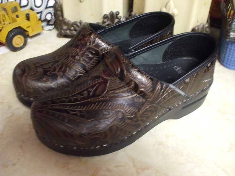 Dansko Brown Leather Professional Clog Slip On Comfort Shoe Women sz 37  6.5 - 7