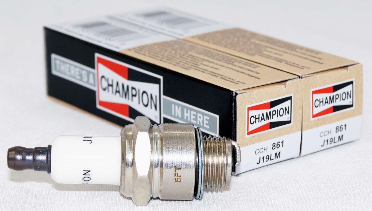 Set of 2 Champion Copper Plus 861 Spark Plugs J19LM