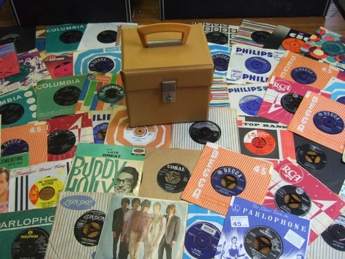 FAB LOT  54  x 7"  SINGLES  50/60s IN CARRY CASE - STONES/BEATLES/COCHRAN/HOLLY