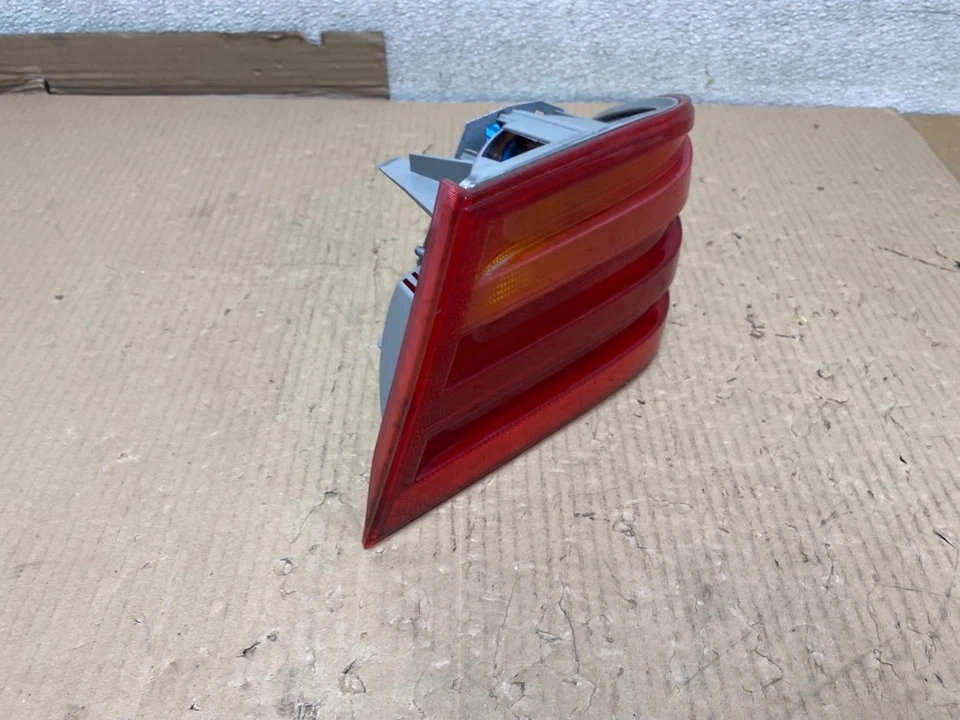 Luz trasera pasajero derecho Mercedes-Benz E W210 E320 1996-1999 OEM U2710 DW Foto 3 de 4