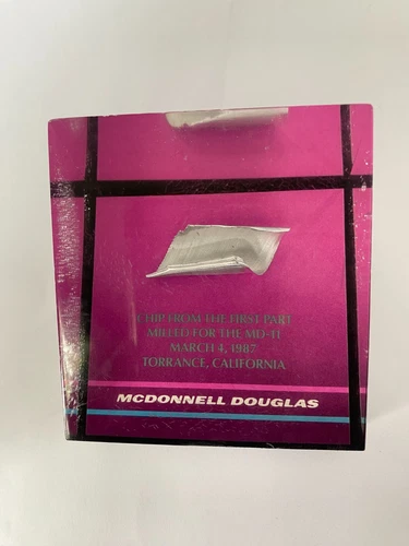 Vintage McDonnell Douglas MD-11 1987 Lucite Paperweight – Rare Aviation Collecti