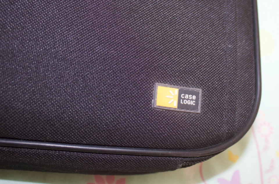 Case Logic Laptop Notebook Carrying Bag (EXCELLENT CONDITION) - image 3 of 4