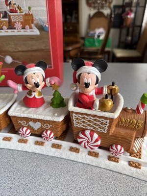 2016 Hallmark Disney Christmas Express Collector's Train Set Le