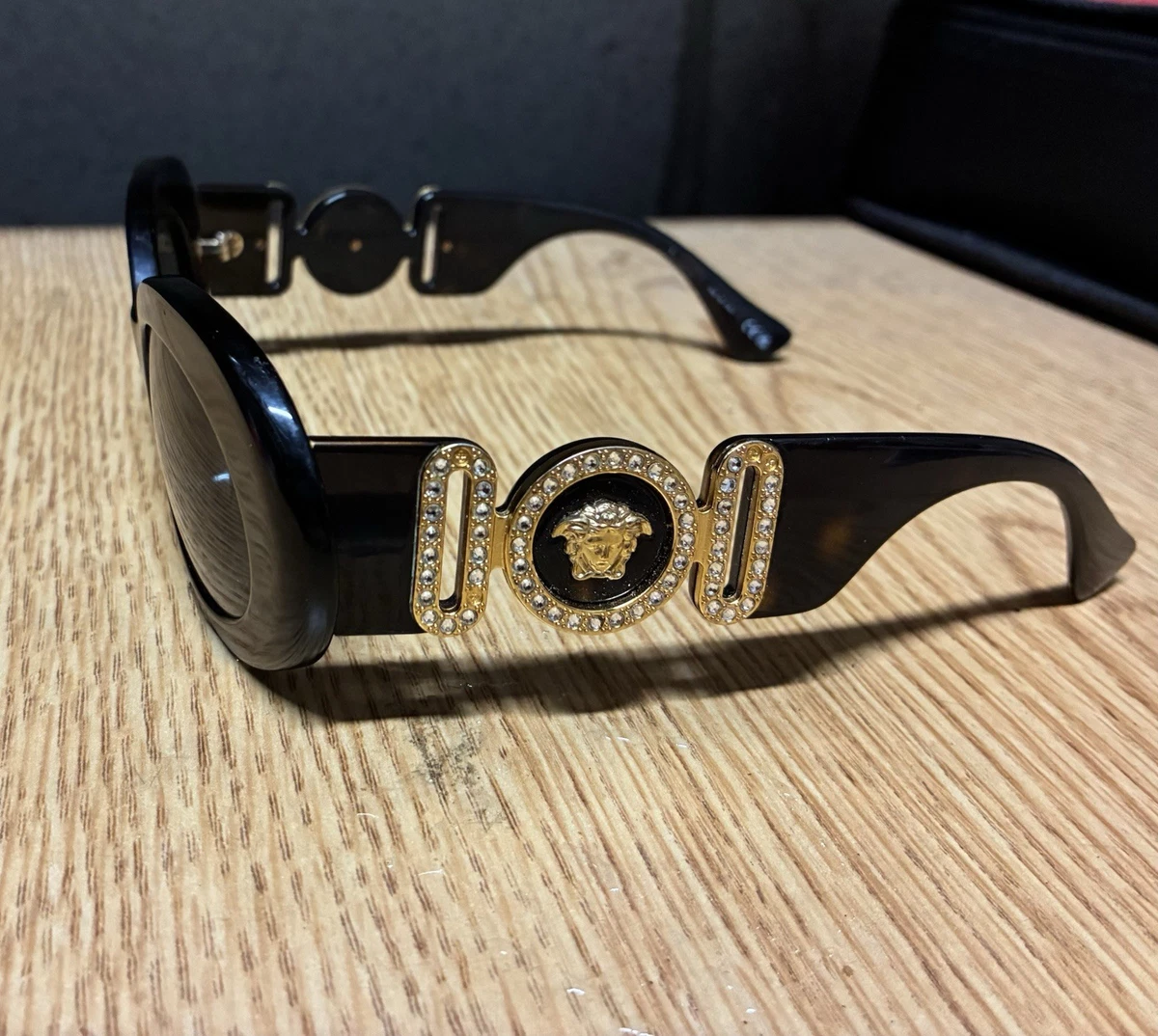 Versace VE2295 1002/71 Sunglasses Gold Oval Frame, Dark Green Lenses Versace VE2251 100287 Gold Sunglasses for Man – LookerOnline main image 4