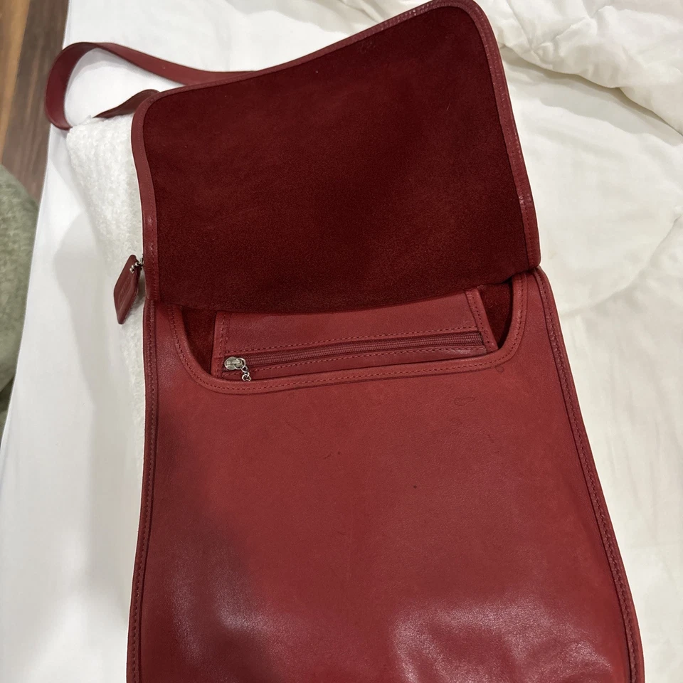 Genuine Vintage COACH  Red Leather Crossbody Bag HOP-9131 With Matching Wallet - Image 3 of 4