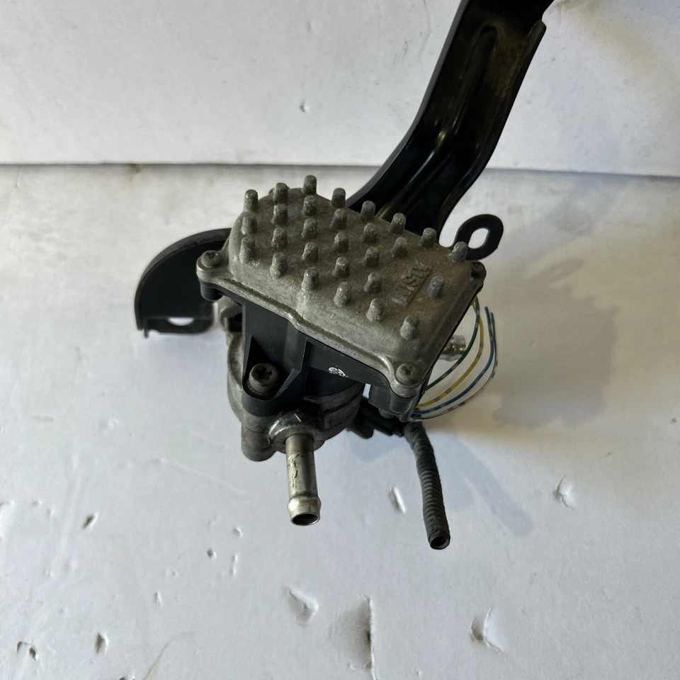 2010-2012 Lexus HS250h Hybrid Automatic Transmission Oil Cooler Pump 35300-75010 - Image 3 of 4