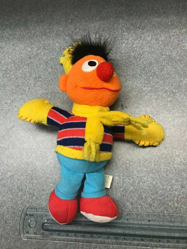 Fisher Price Plaza Sésamo Invierno Ernie 9" Bolsa de Frijoles Guantes de Felpa Sombrero Navidad Foto 3 de 4