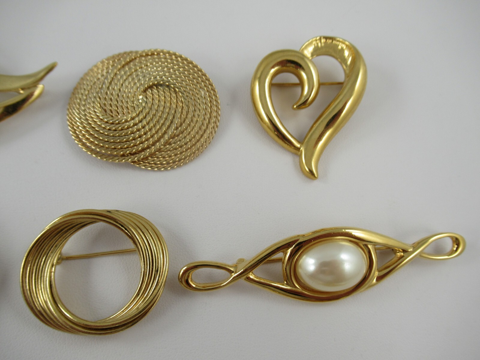 12 Signed Napier Vintage Brooches, Pins Gold Tone Gem