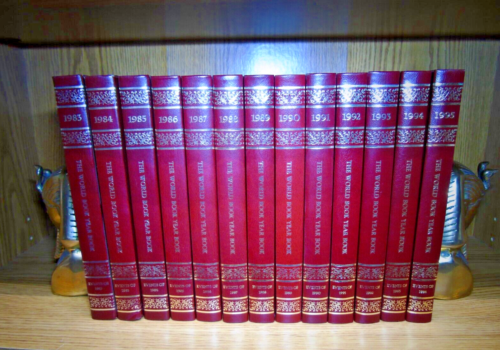 Vintage The World Book Yearbook Set 1983-1995 Lot 13 Books Leather Like Bound HC - Imagen 2 de 17