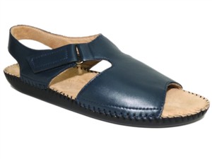 naturalizer scout sandals wide