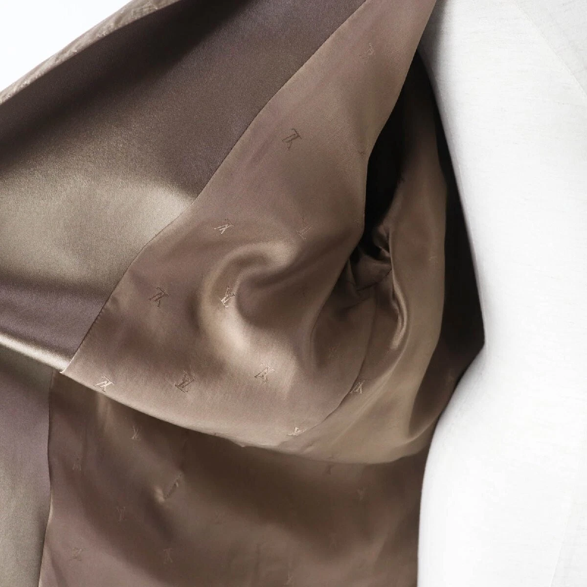 LOUIS VUITTON（LV） Cappotto lungo LOUIS VUITTON seta monogramma cintura marrone taglia 38 donna