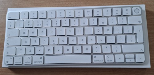 GENUINE APPLE MAGIC KEYBOARD WITH TOUCH ID A2449 - Photo 2/4
