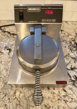 Nemco 7000A-3 Electric Single Waffle Iron 890W Commercial Food Equipment