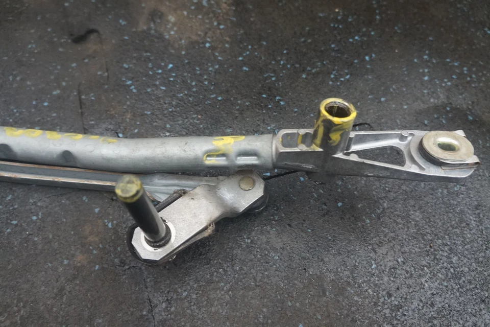 Elevación del motor del limpiaparabrisas delantero 99162803505 OEM Porsche Boxster 2013-2019 911 *Nota* Foto 2 de 4