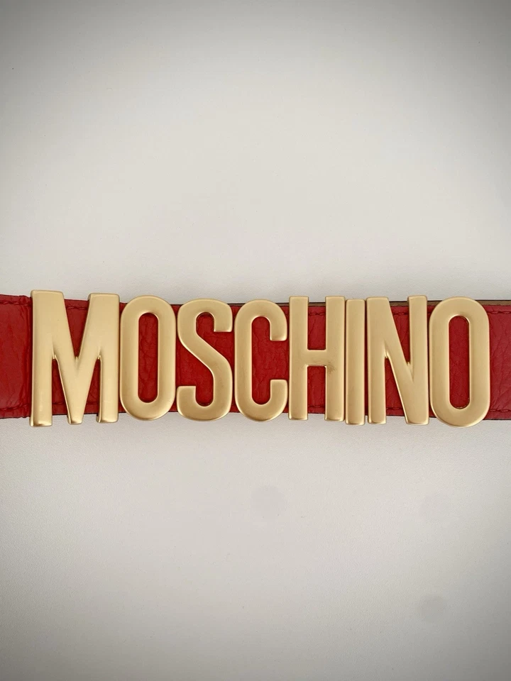 Cinturón de cuero rojo Moschino - Letras chapadas en oro - Talla 40 Foto 2 de 4