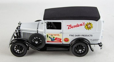ダンバリーミント Borden's Milk Truck 1/24 Danbury Mint 1920's Borden's Milk Truck with milk crates 1