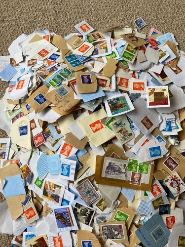 GB 1 KILOWARE of USED STAMPS ON PAPER ideal for crafts - Picture 3 of 3