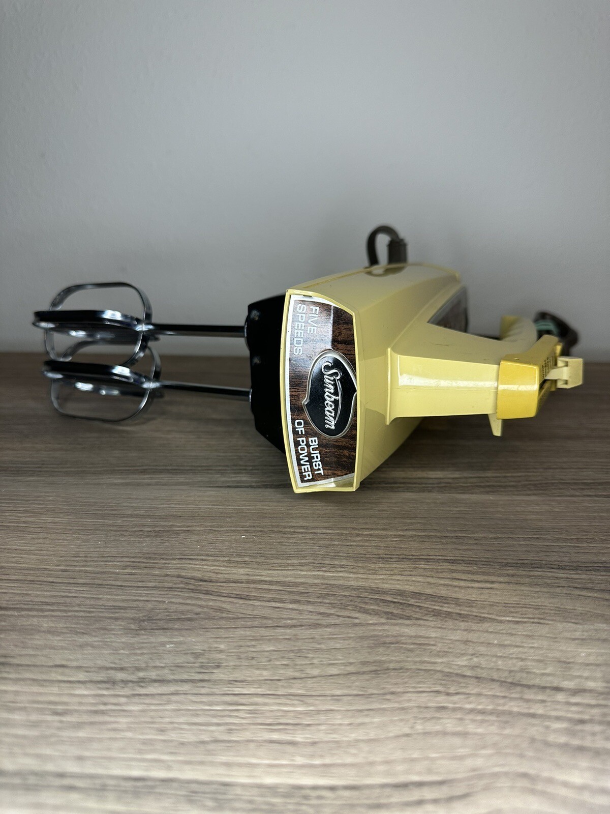 Vintage Harvest Gold Sunbeam Heavy Duty Mixmaster Hand Mixer w/Beaters