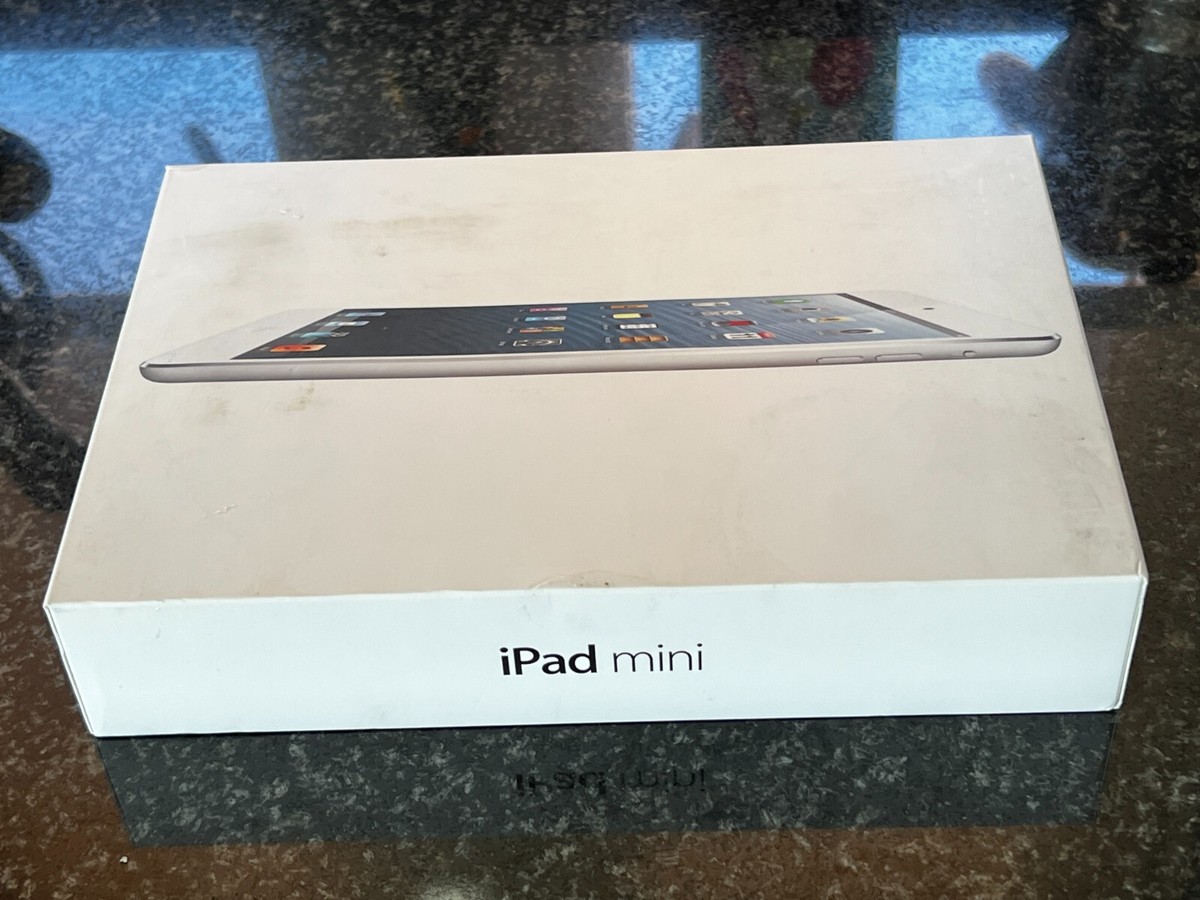 Apple iPad mini 1st Generation Wi-Fi, 7.9 in - White & Silver