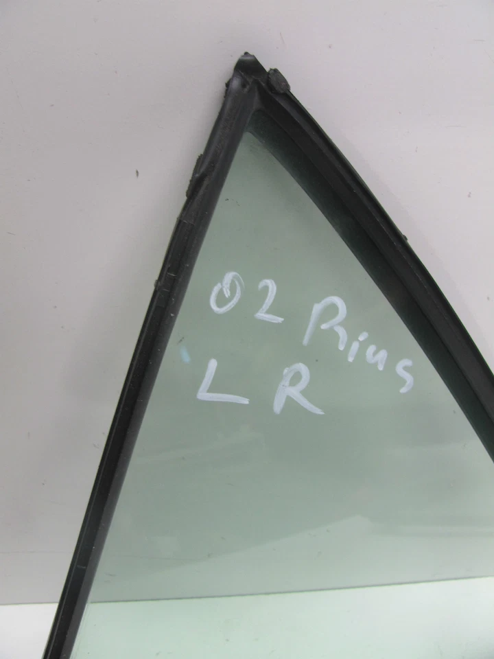 Vidrio de ventilación de ventana de puerta trasera izquierda Toyota Prius 2001-2003 68189-47010 OEM KM501313 Foto 4 de 4