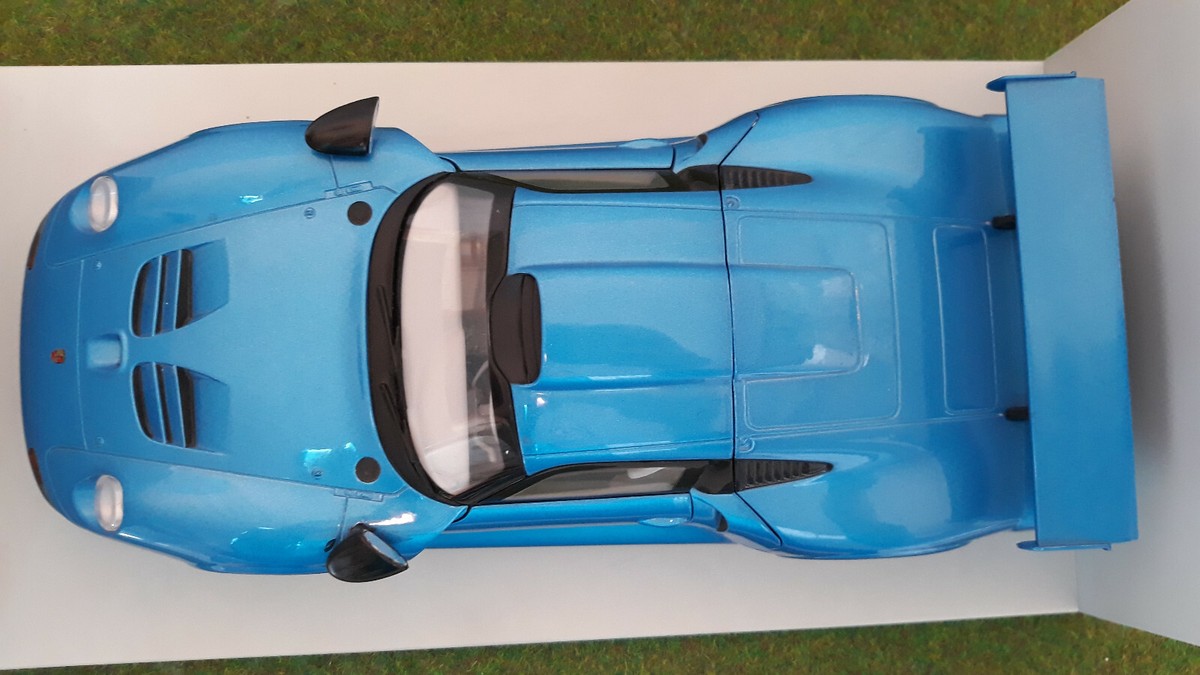 PORSCHE 911 GT1 1996 bleu métal o 1/18 UT Models voiture miniature