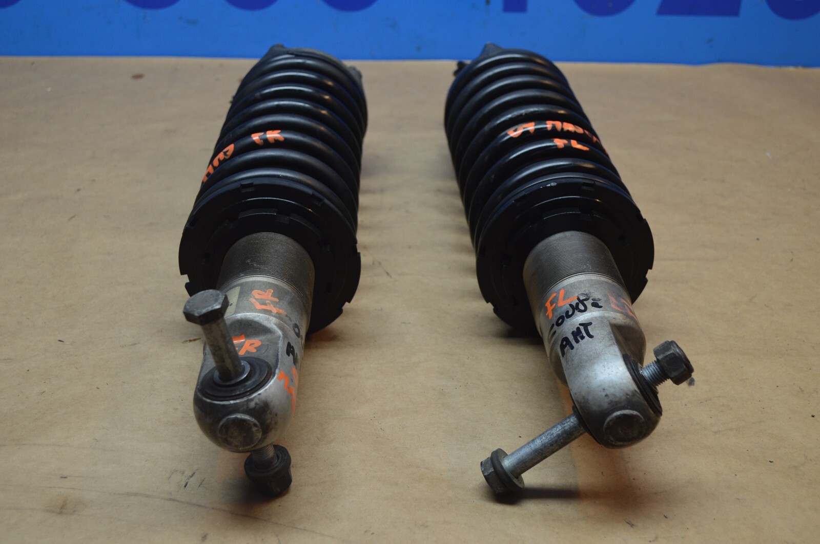 2004 M138 MASERATI M128 GT COUPE FRONT LEFT & RIGHT SHOCK STRUT PAIR 197641