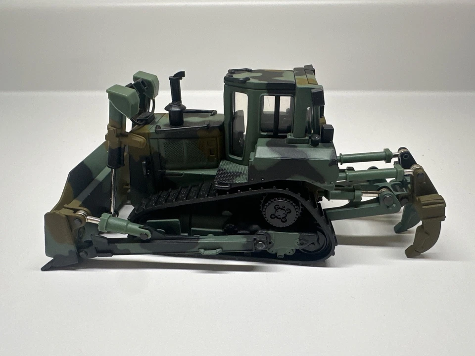 Cat D8R Series II Military Track-Type Tractor - Norscot - 1/50 - Image 3 of 4