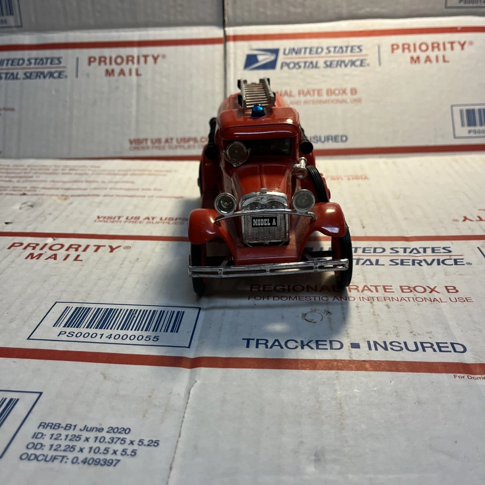 Pre Owned Liberty Classic Ford Model A Fire Truck Lockable Coin Bank Diecast - Image 4 of 4
