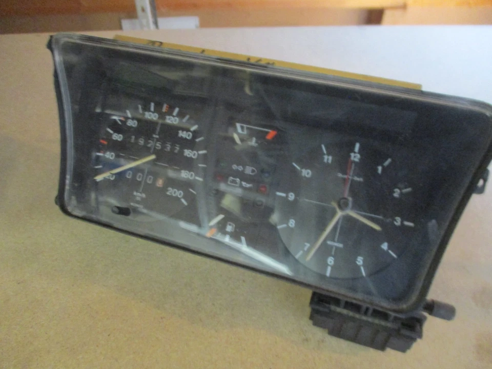 VW Passat B1 B2 Kombiinstrument Tacho Tachometer 200kmh Uhr Tank original VAG - Bild 3 von 4