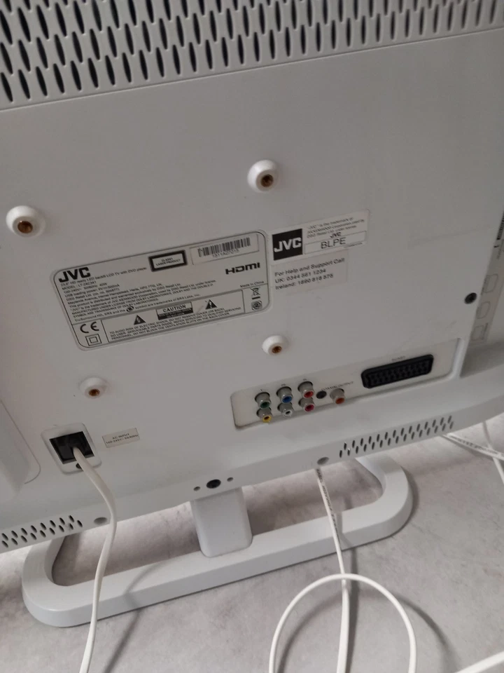 JVC LT-24C341 White LED TV With Built In DVD Player **SPARES OR REPAIR** - Image 3 of 4