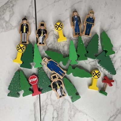 Thomas & Friends Wooden Railway People, Signs, and Trees 24 Piece Lot B4