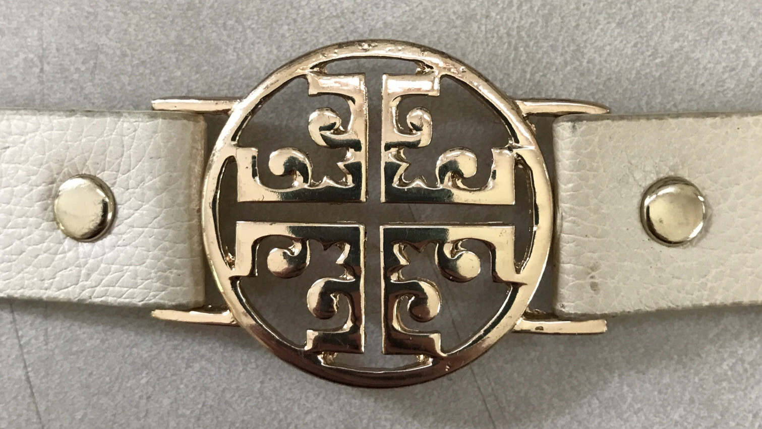 Bracciale a scatto Tory Burch ecopelle ottone tono oro design geometrico
