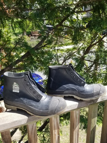 1 PAIR OF INDUSTRIAL RUBBER BOOTS BATA POLYBLEND SIZE 10