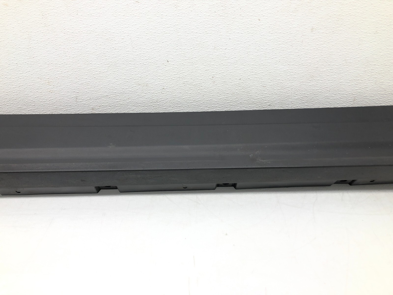 2017-2022 MASERATI LEVANTE LEFT DRIVER SIDE SKIRT ROCKER PANEL MOLDING OEM.