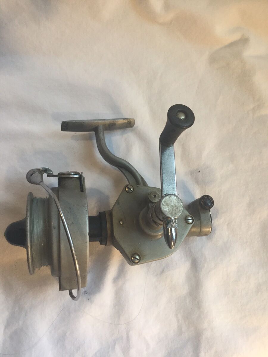 Vintage PFLUEGER Pelican #1020 Spinning Fishing Reel Akron Vintage PFLUEGER Pelican #1020 Spinning Fishing Reel Akron